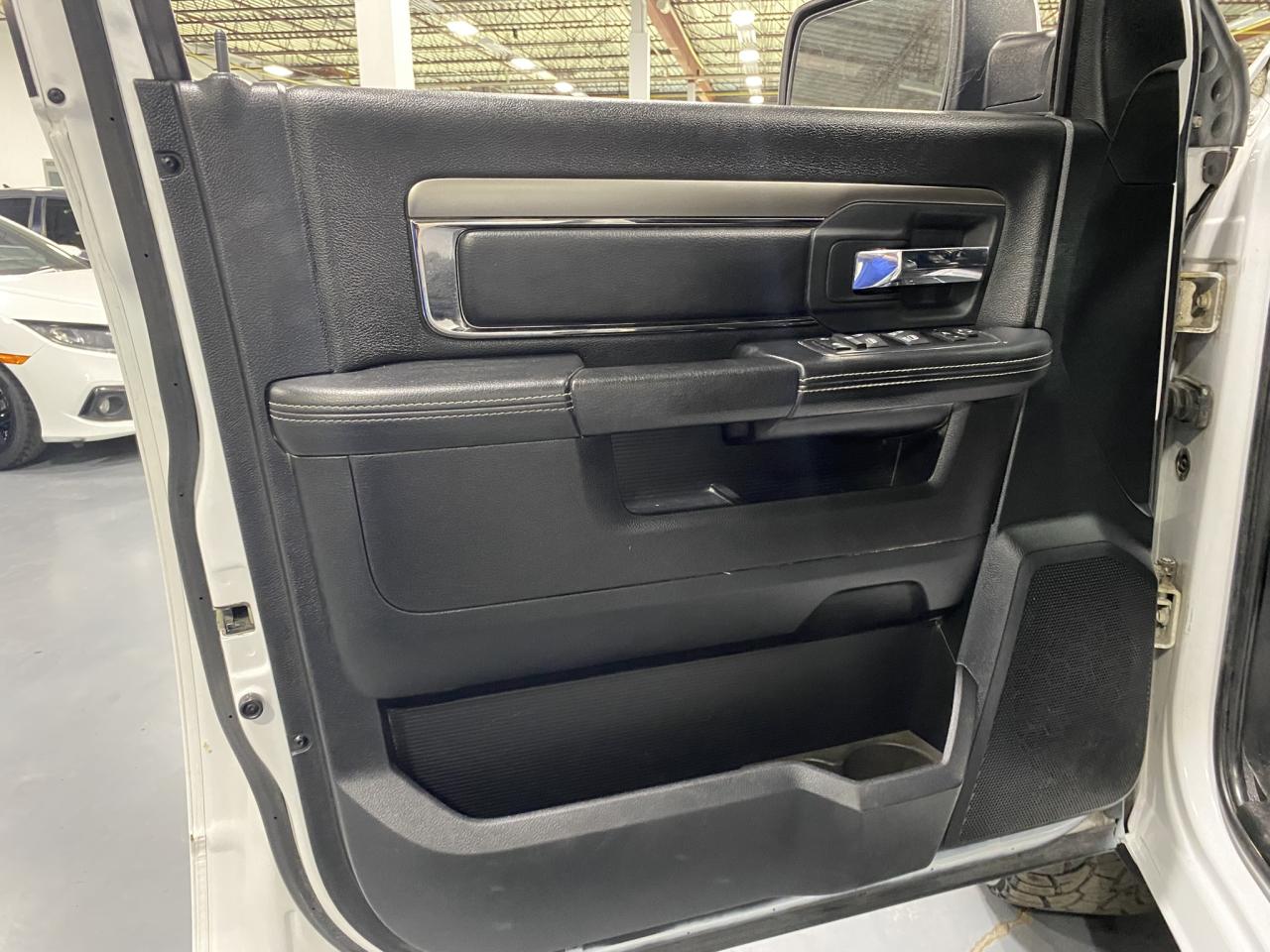 2016 RAM 1500 4WD Crew Cab 140.5" Sport - Photo #11