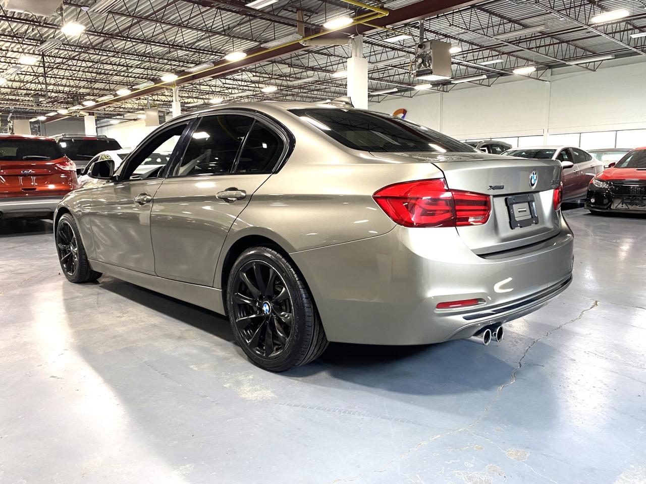 2017 BMW 3 Series 330i xDrive Photo2