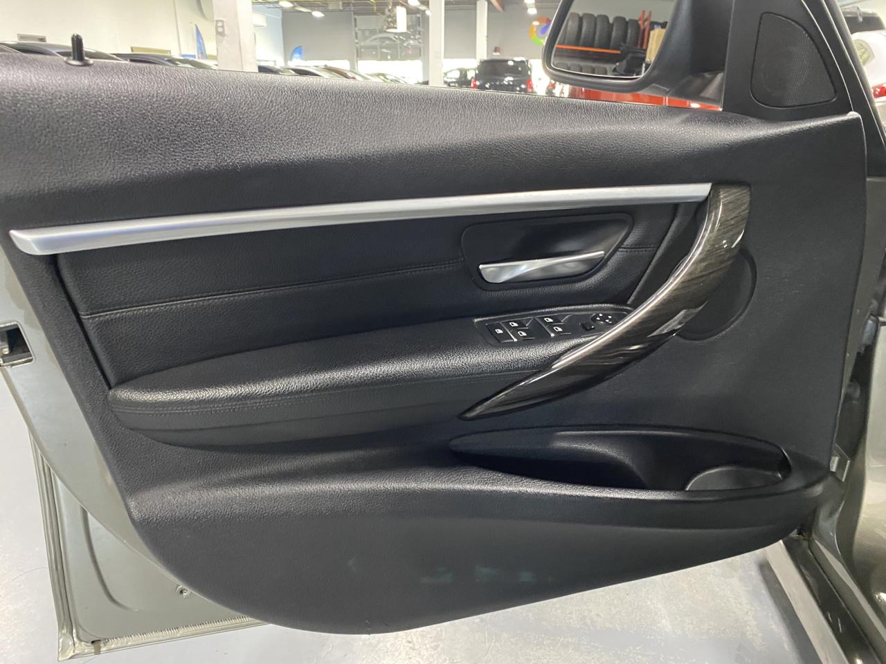 2017 BMW 3 Series 330i xDrive - Photo #11