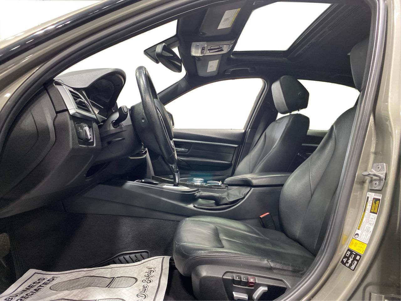 2017 BMW 3 Series 330i xDrive Photo