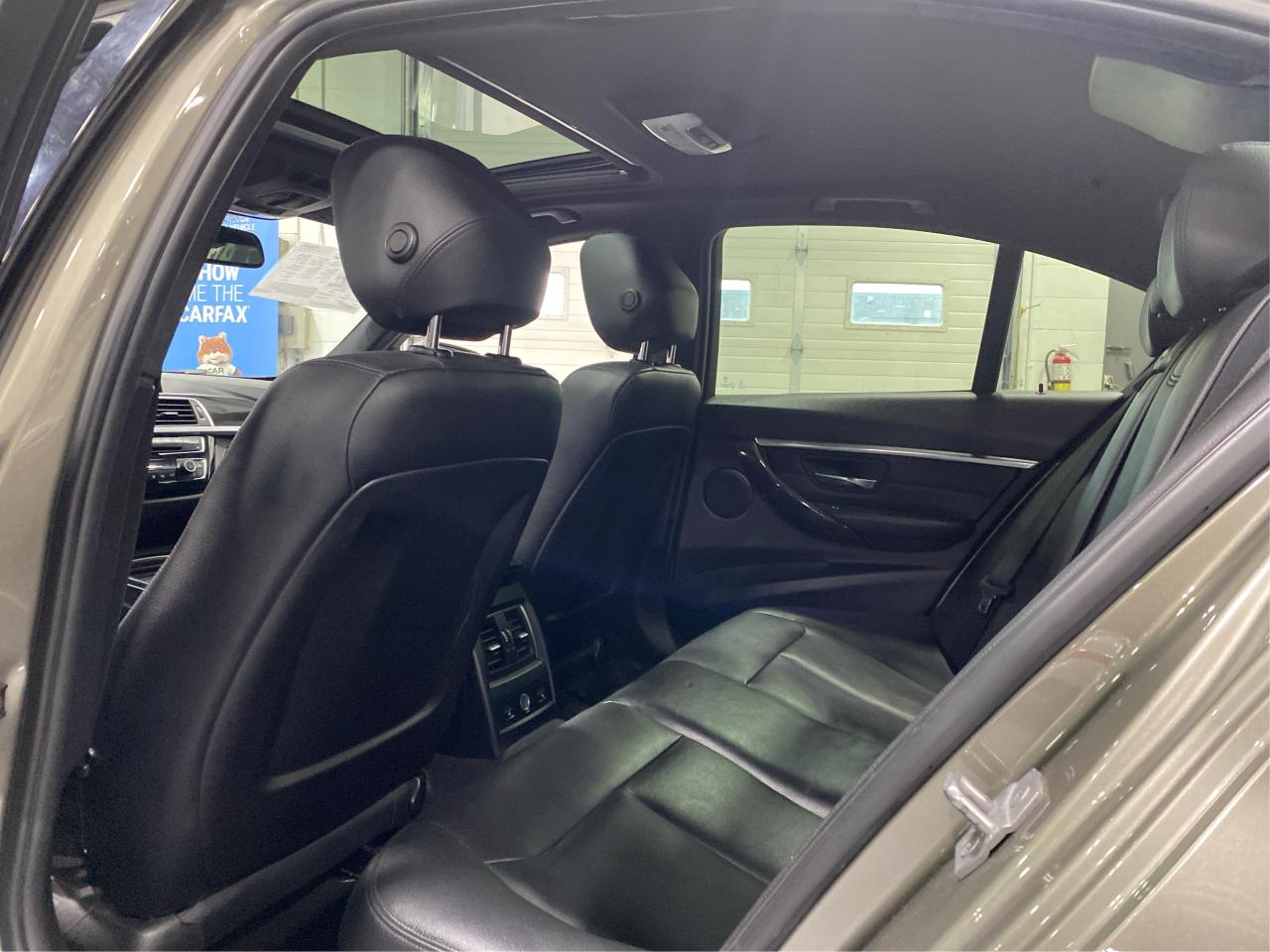 2017 BMW 3 Series 330i xDrive Photo