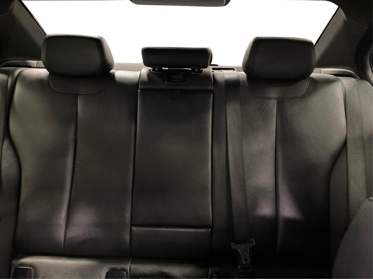 2017 BMW 3 Series 330i xDrive Photo