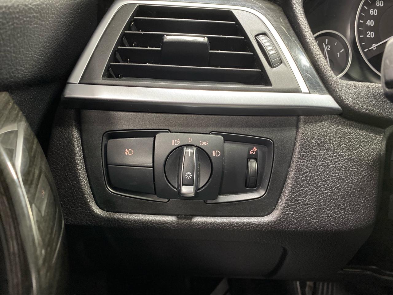 2017 BMW 3 Series 330i xDrive Photo