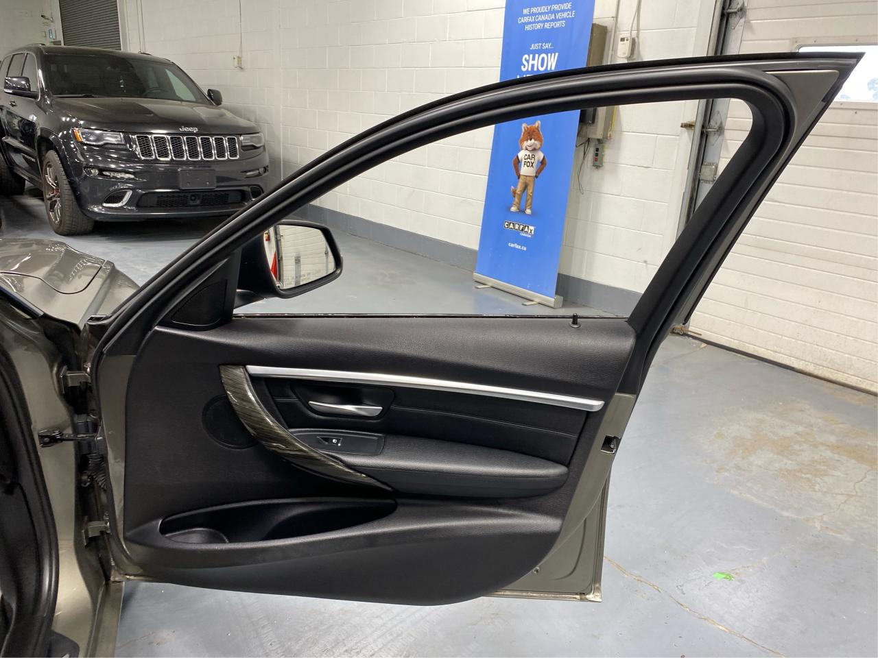 2017 BMW 3 Series 330i xDrive Photo