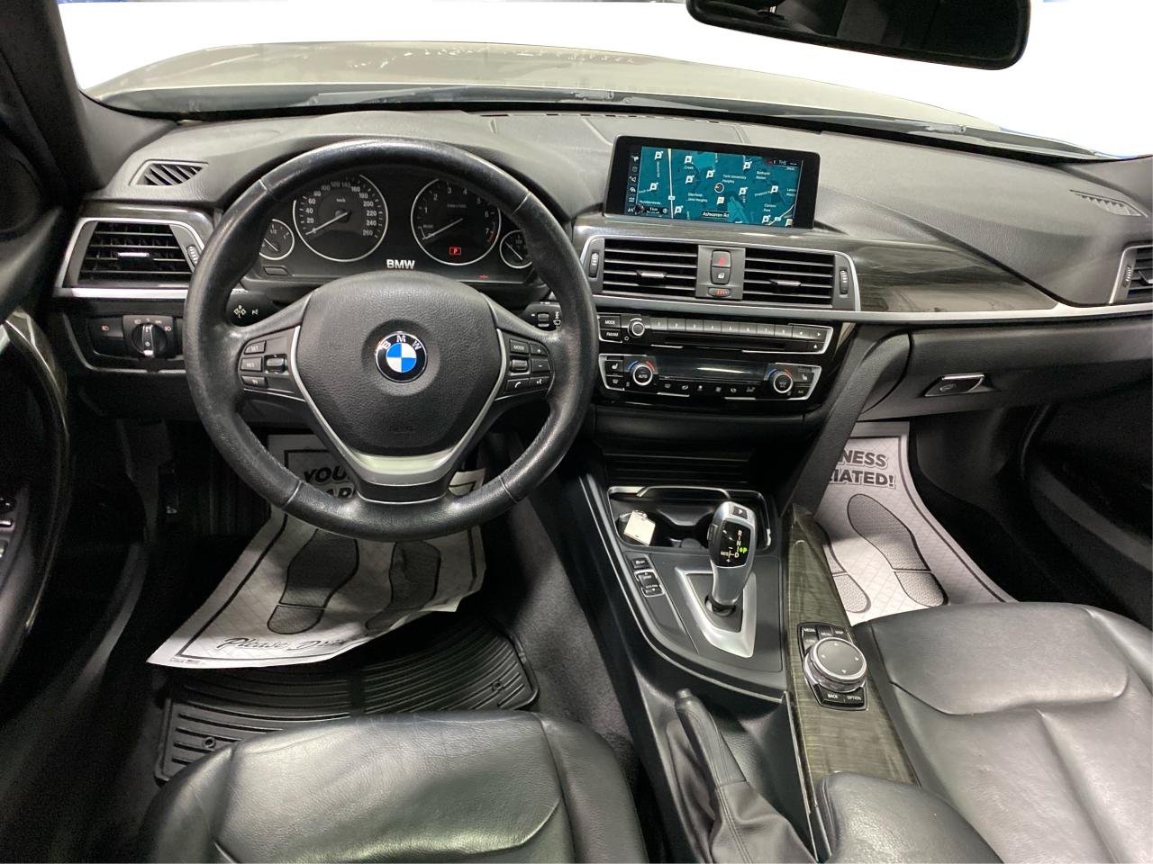 2017 BMW 3 Series 330i xDrive Photo