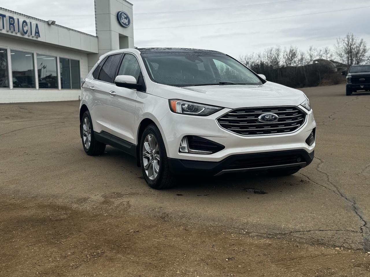 2019 Ford Edge Titanium Photo1