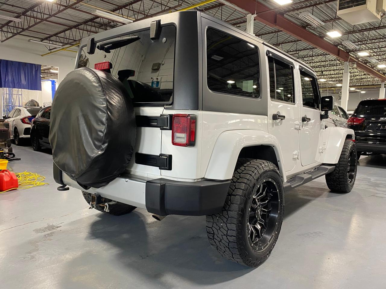 2018 Jeep Wrangler SAHARA 4X4 - Photo #5