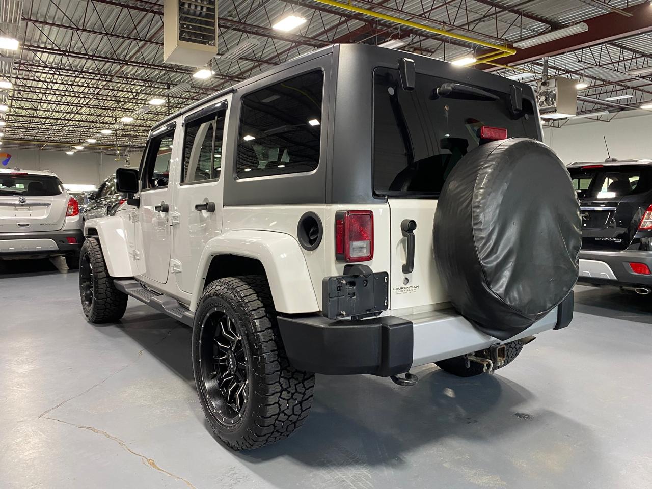 2018 Jeep Wrangler SAHARA 4X4 - Photo #3
