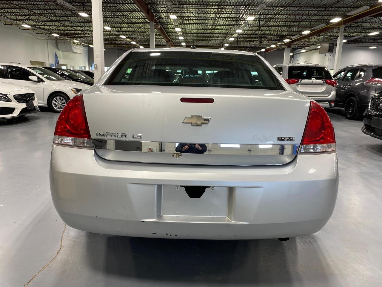 2009 Chevrolet Impala LS - Photo #4