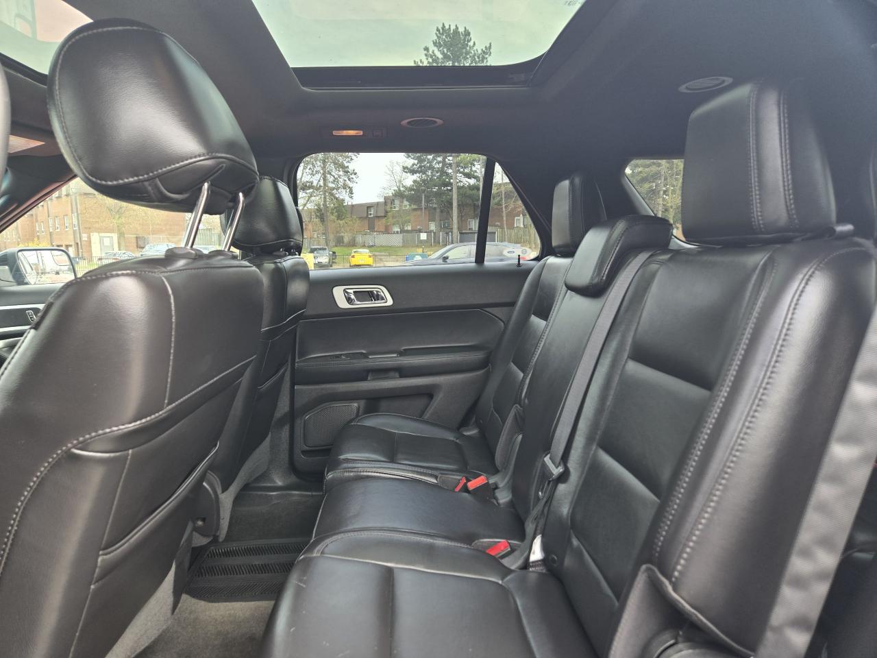 2013 Ford Explorer XLT-4WD- Backup Cam - Panoramic Sunroof- Heated Seats- Bluetooth - Photo #16