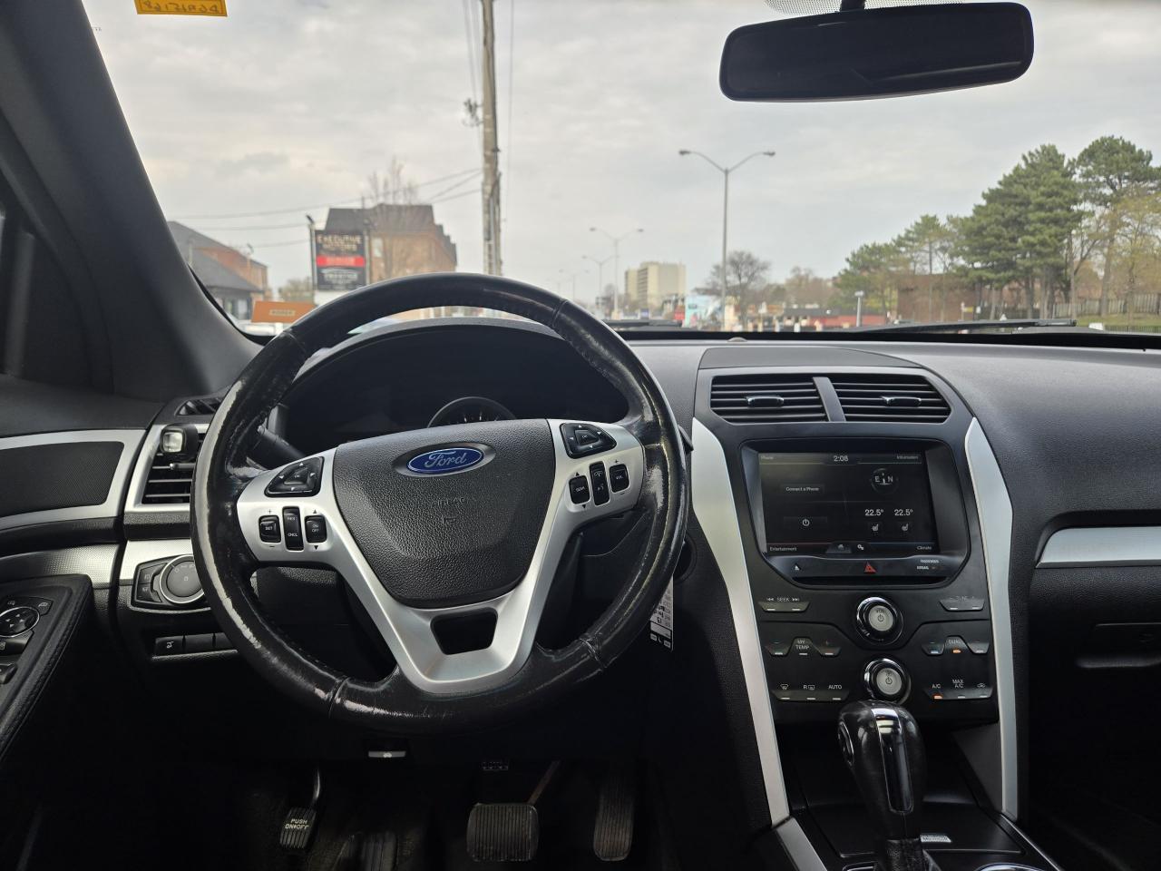2013 Ford Explorer XLT-4WD- Backup Cam - Panoramic Sunroof- Heated Seats- Bluetooth - Photo #21