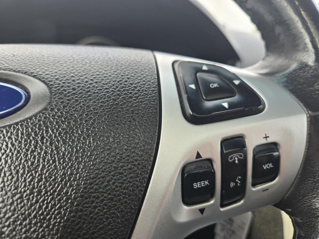 2013 Ford Explorer XLT-4WD- Backup Cam - Panoramic Sunroof- Heated Seats- Bluetooth - Photo #29