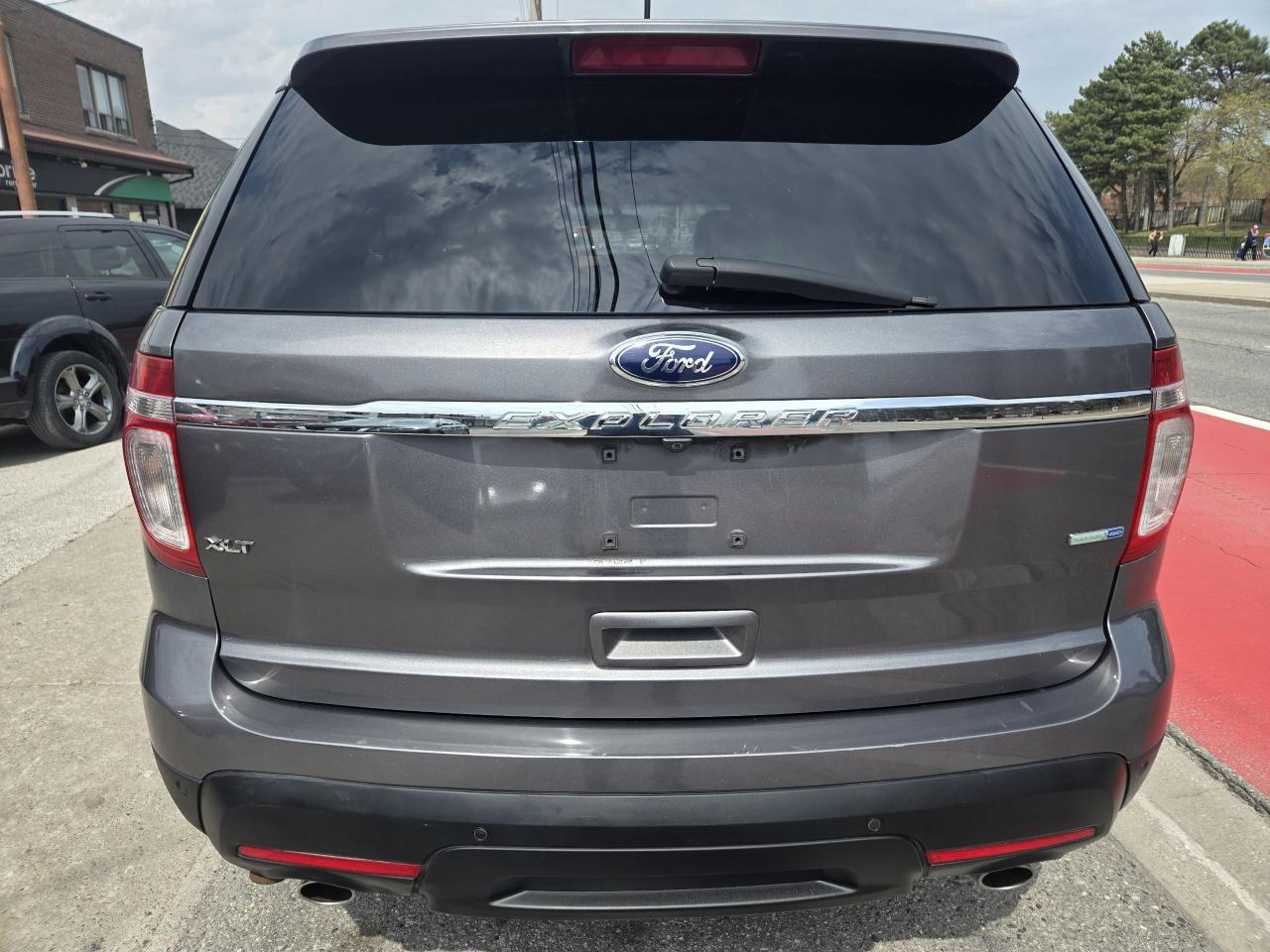 2013 Ford Explorer XLT-4WD- Backup Cam - Panoramic Sunroof- Heated Seats- Bluetooth - Photo #5