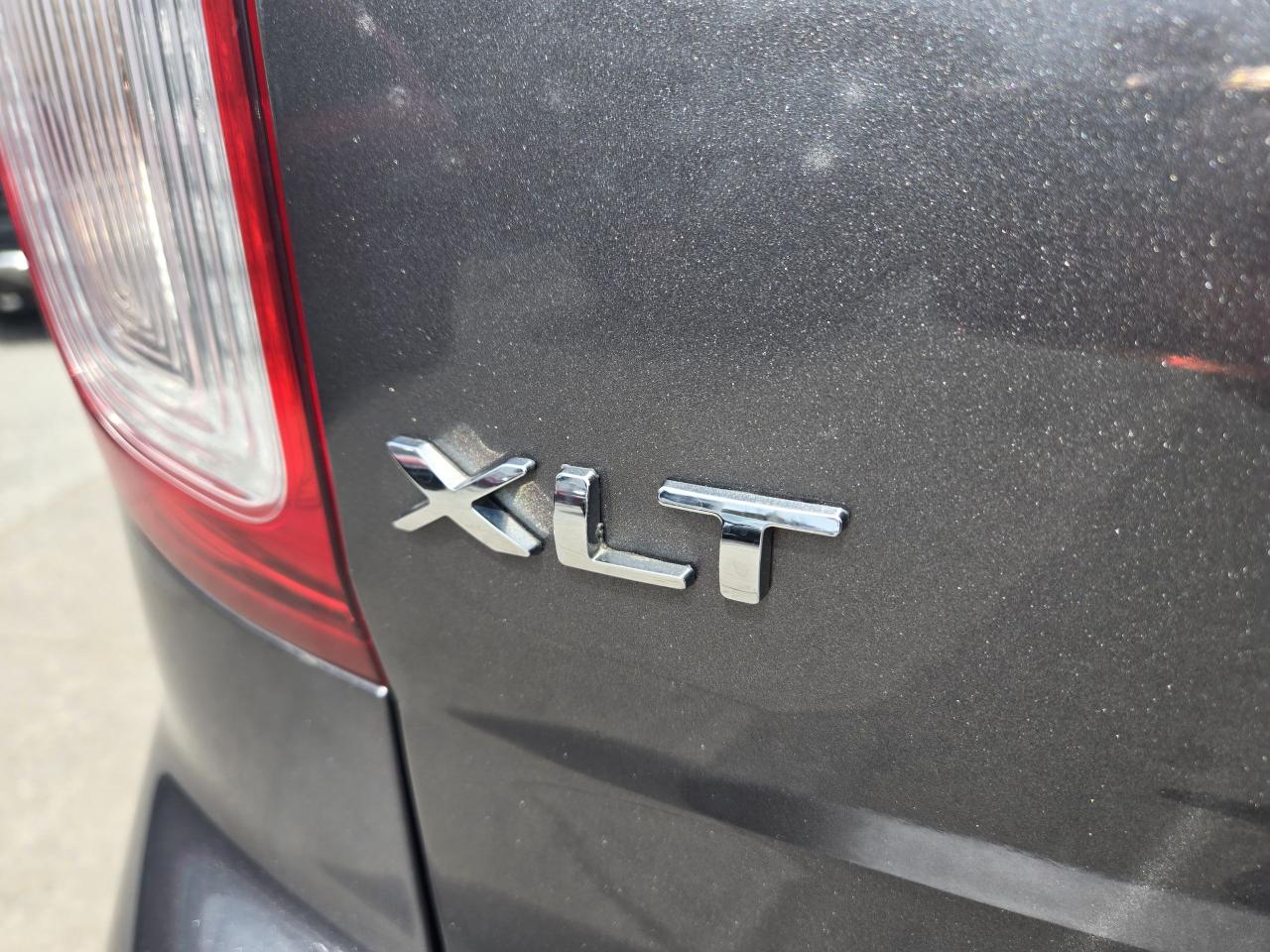 2013 Ford Explorer XLT-4WD- Backup Cam - Panoramic Sunroof- Heated Seats- Bluetooth - Photo #7