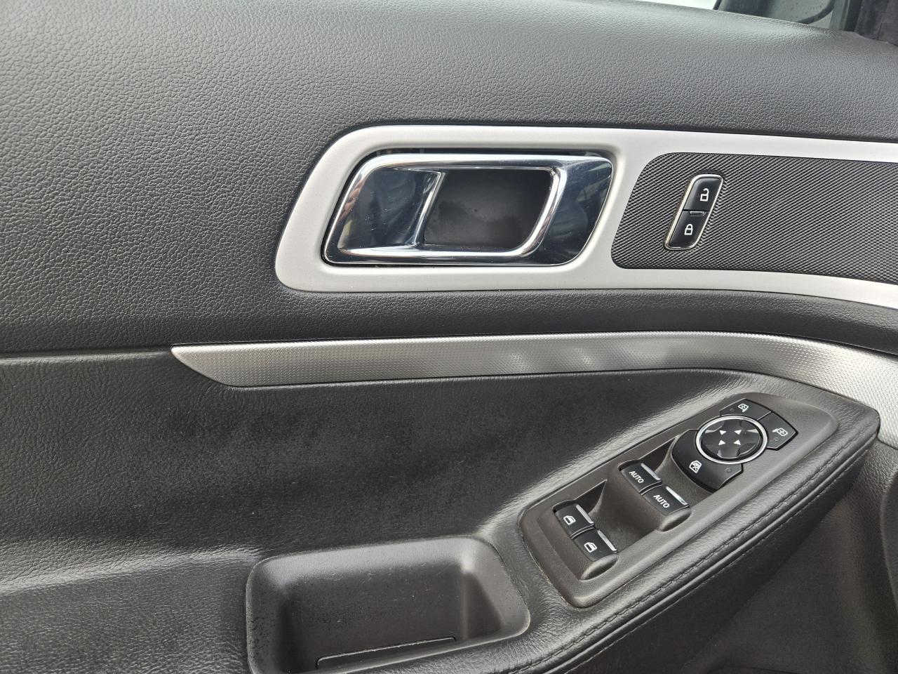 2013 Ford Explorer XLT-4WD- Backup Cam - Panoramic Sunroof- Heated Seats- Bluetooth - Photo #14
