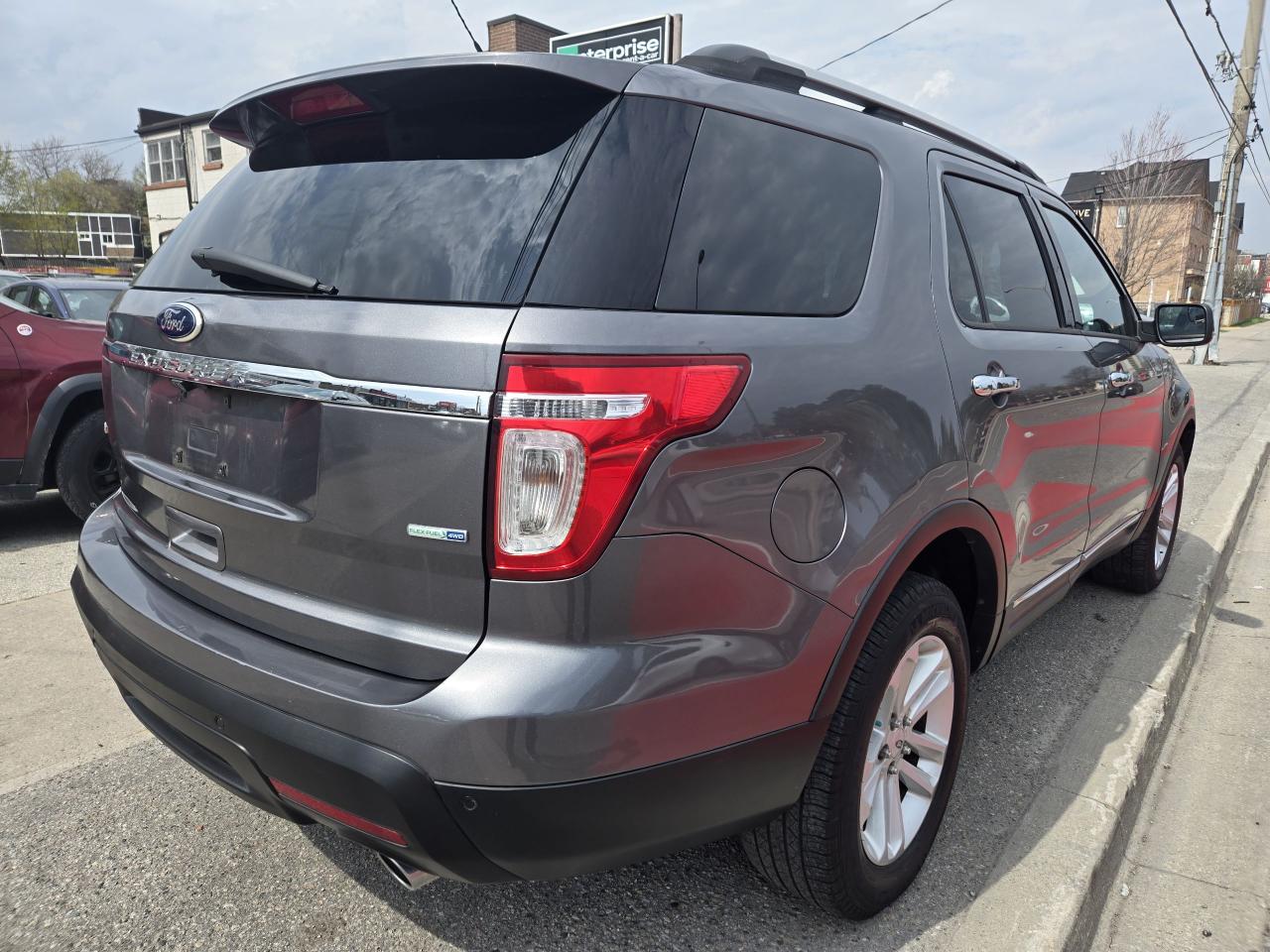 2013 Ford Explorer XLT-4WD- Backup Cam - Panoramic Sunroof- Heated Seats- Bluetooth - Photo #6