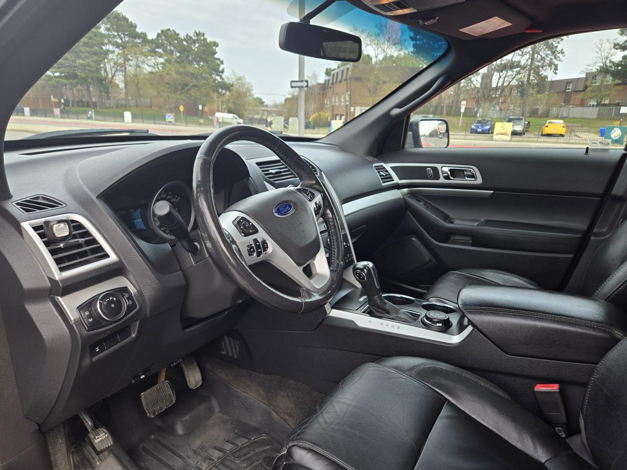 2013 Ford Explorer XLT-4WD- Backup Cam - Panoramic Sunroof- Heated Seats- Bluetooth - Photo #12