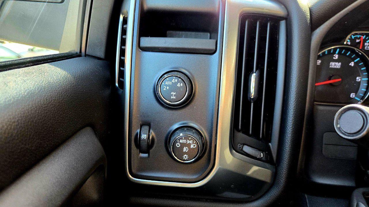 2015 Chevrolet Silverado 1500 Crew Cab Standard Box 4-Wheel Drive LT w/1LT - Photo #16