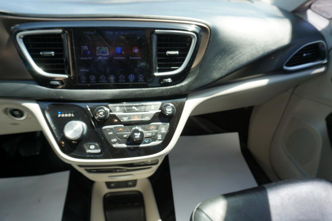 2017 Chrysler Pacifica V6 TOURING- PLUS CERTIFIED *CHRYSLER MAINTAIN* CAMERA NAV BLUETOOTH DVD LEATHER HEATED SEATS SUNROOF CRUISE ALLOYS - Photo #12