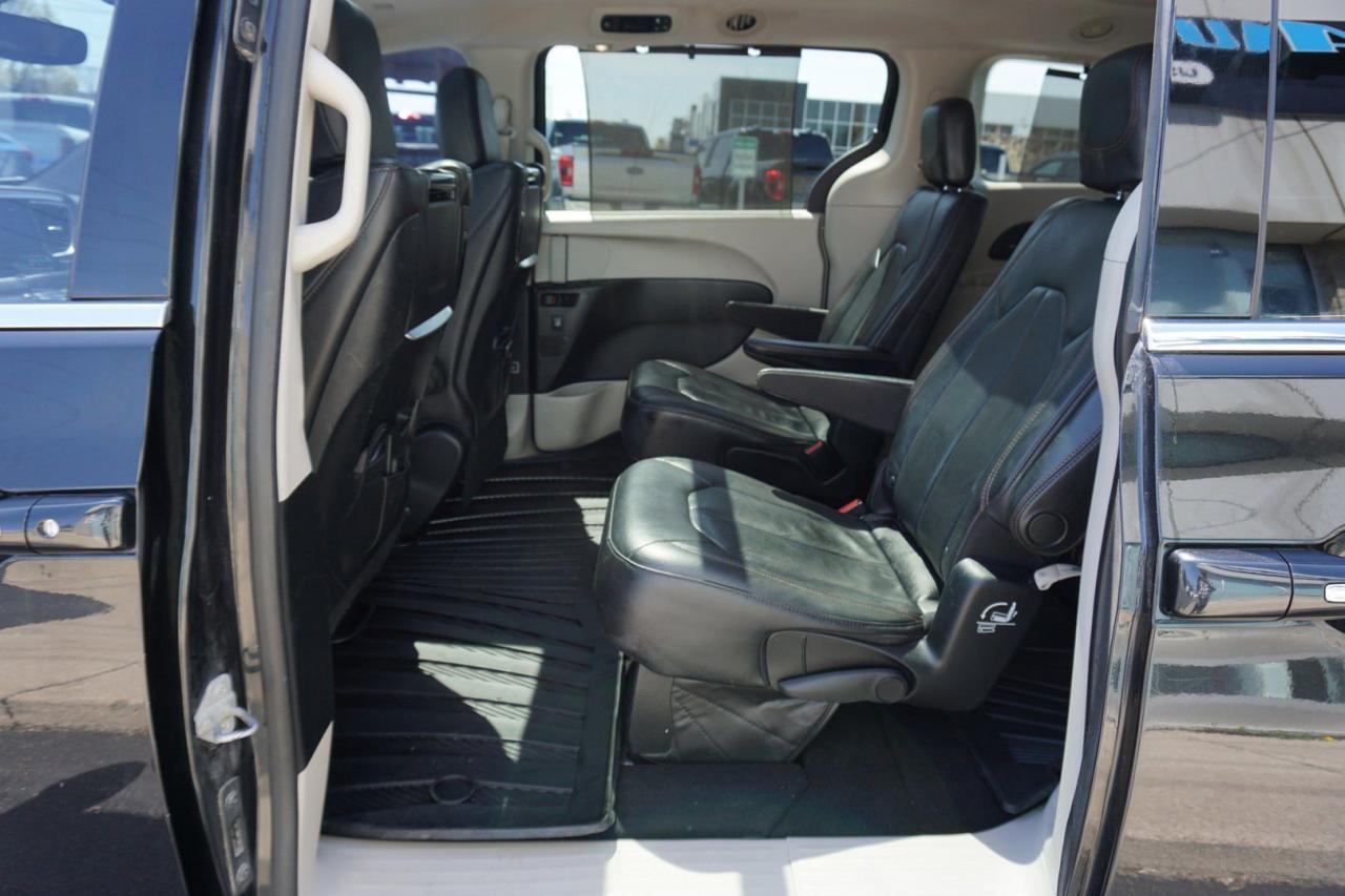 2017 Chrysler Pacifica V6 TOURING- PLUS CERTIFIED *CHRYSLER MAINTAIN* CAMERA NAV BLUETOOTH DVD LEATHER HEATED SEATS SUNROOF CRUISE ALLOYS - Photo #16