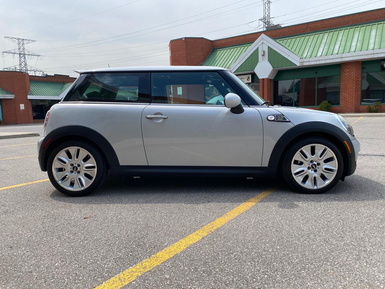 2010 MINI Cooper S CAMDEN EDITION - Photo #4