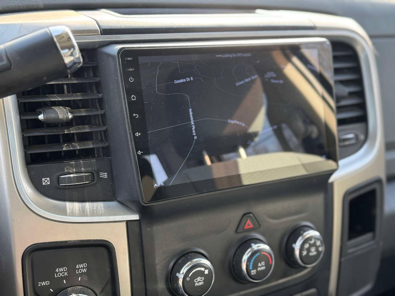 2013 RAM 1500 4WD Quad Cab 140.5" SLT - Photo #21