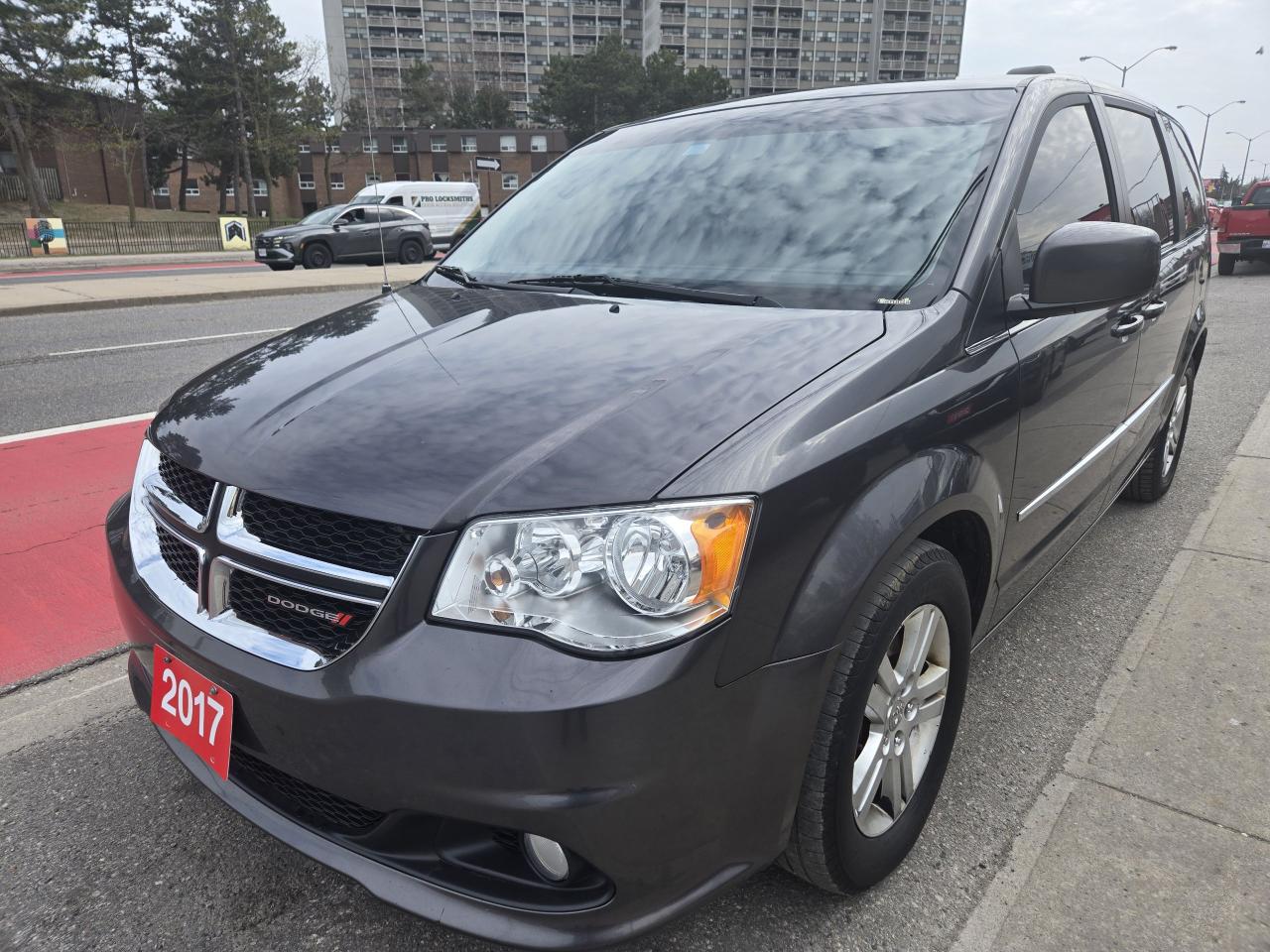 2017 Dodge Grand Caravan Crew Plus- Navigation- Backup Cam- Leather - Photo #3