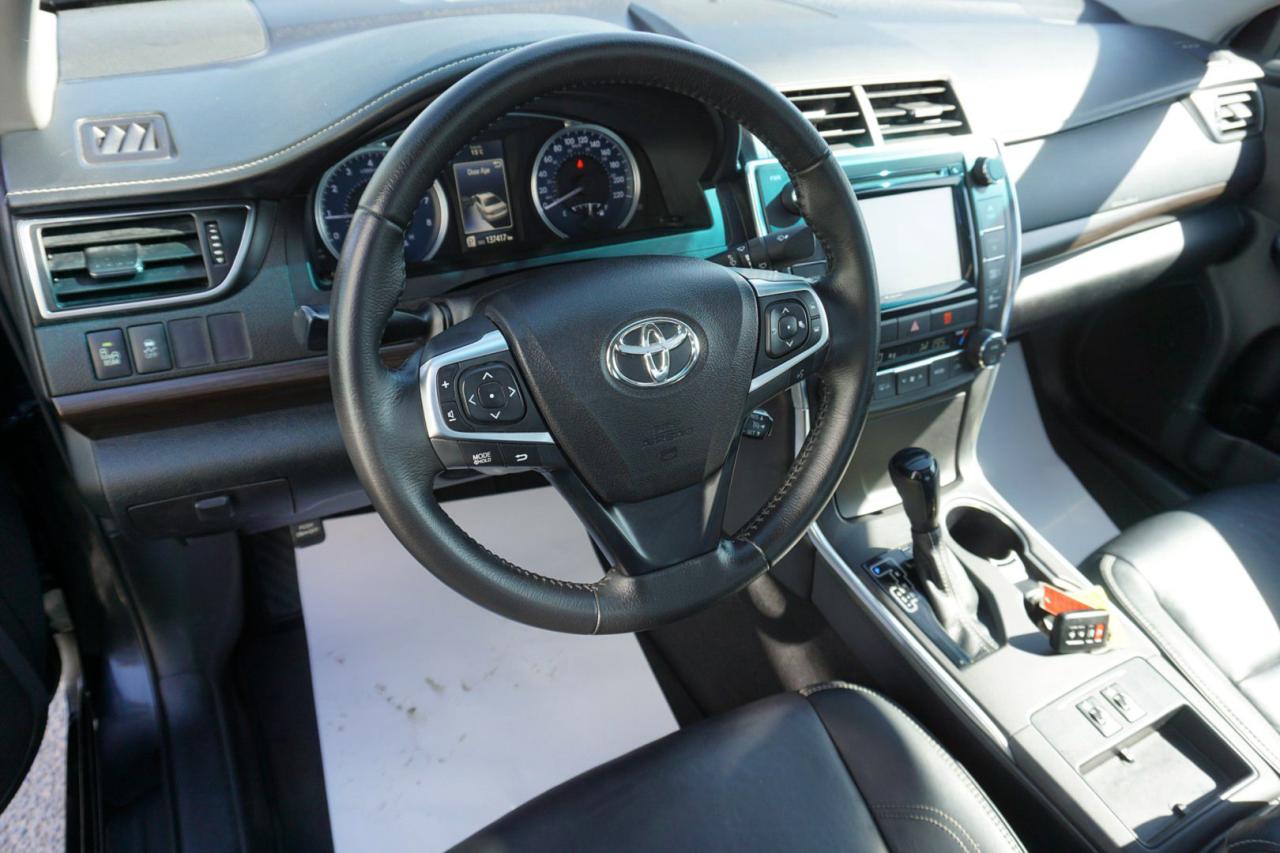 2015 Toyota Camry XLE CERTIFIED *1 OWNER* CAMERA NAV BLUETOOTH LEATHER HEATED SEATS SUNROOF CRUISE ALLOYS - Photo #9