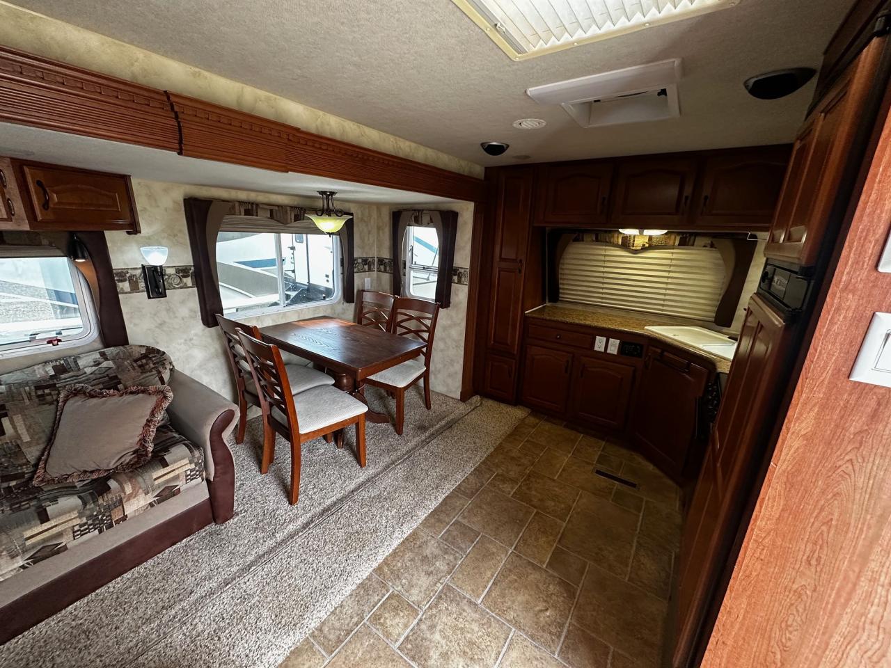 2011 ARCTIC FOX 29V 