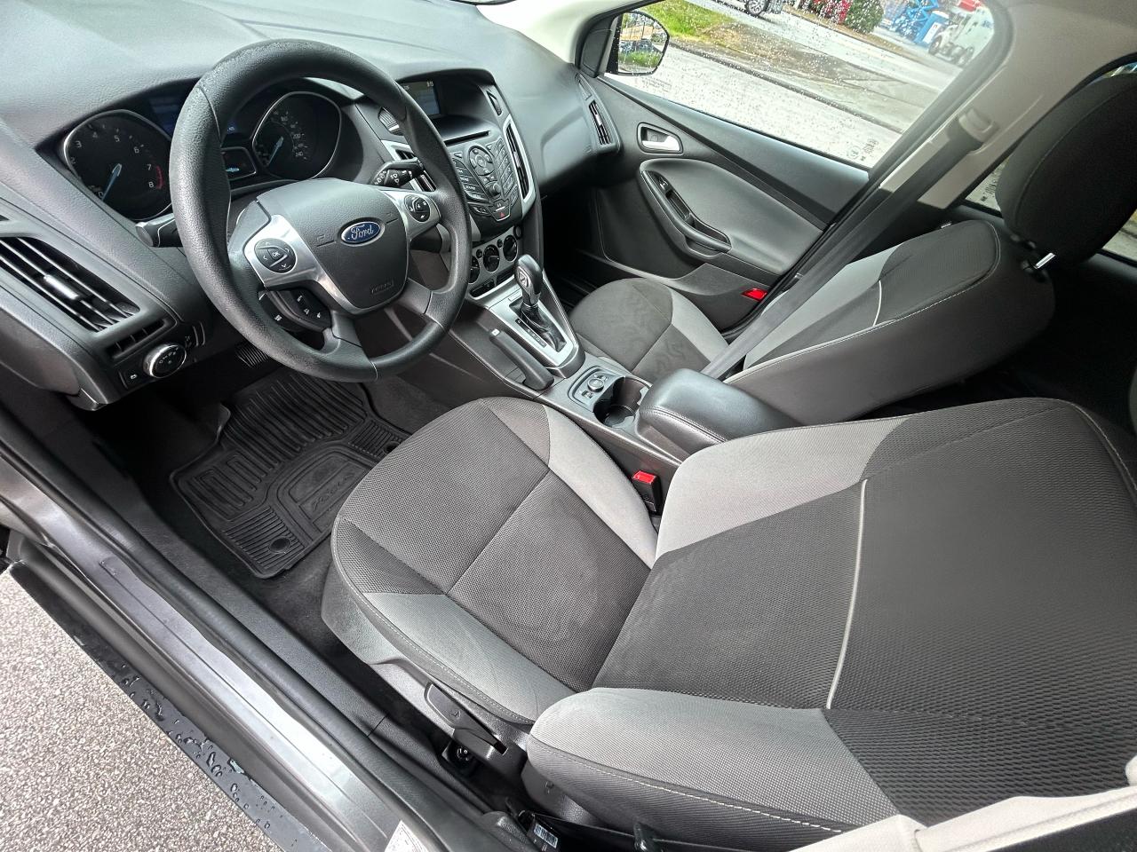 2014 Ford Focus SE - Photo #8
