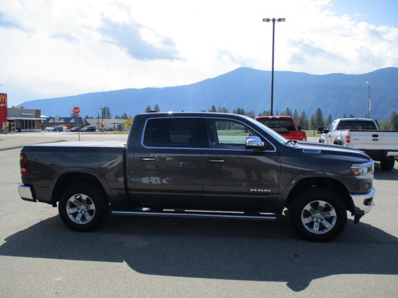 2022 RAM 1500 LARAMIE CREW CAB 4X4 Photo3