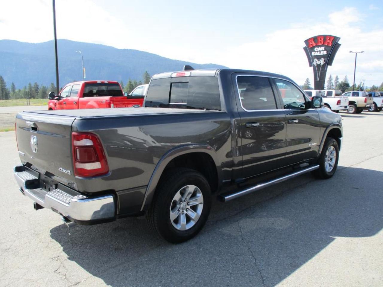 2022 RAM 1500 LARAMIE CREW CAB 4X4 Photo4