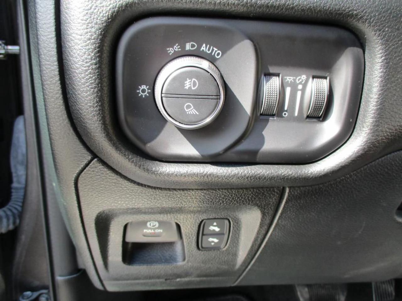 2022 RAM 1500 LARAMIE CREW CAB 4X4 Photo10