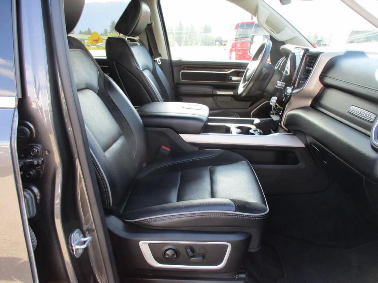 2022 RAM 1500 LARAMIE CREW CAB 4X4 Photo12
