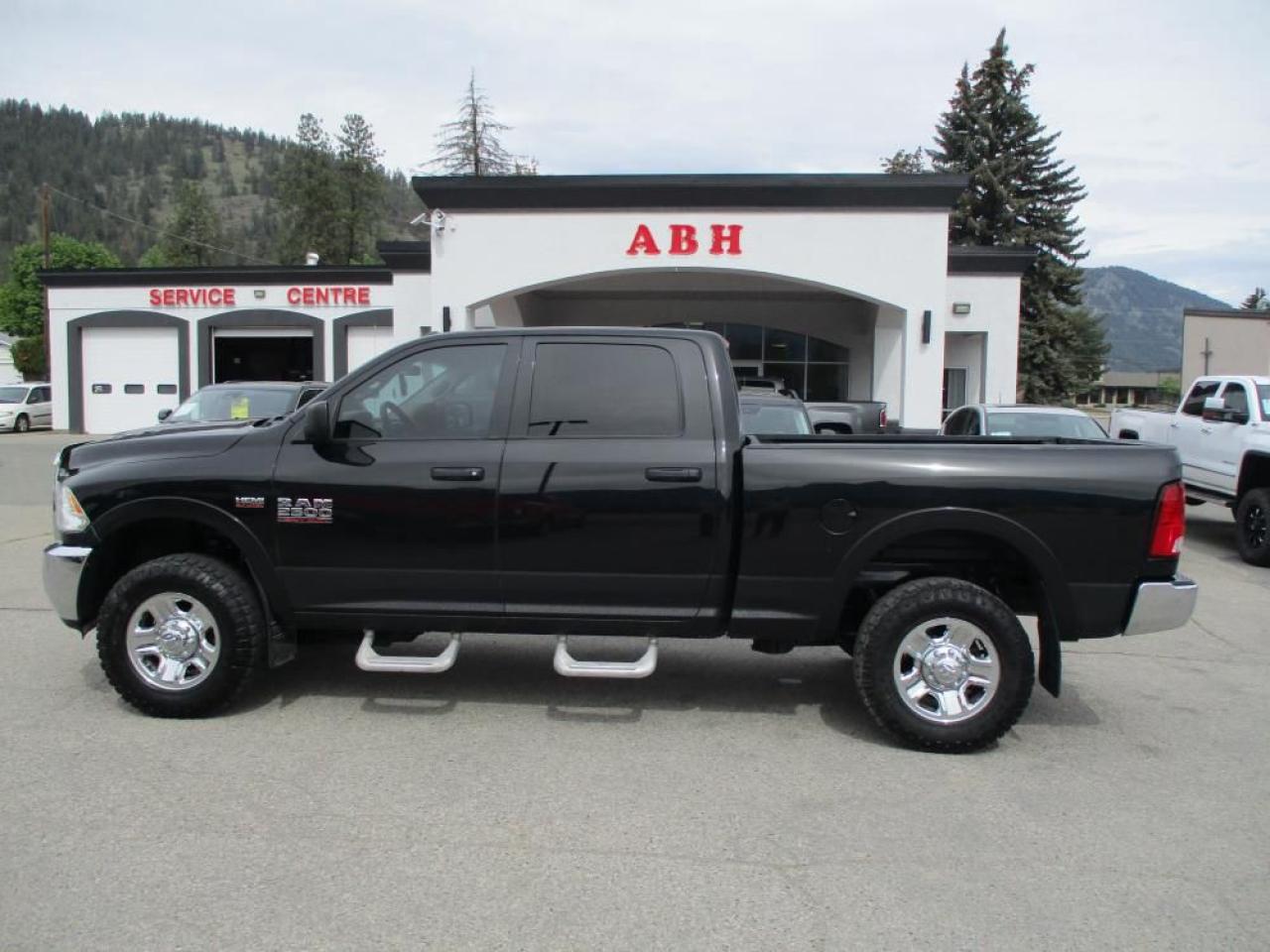 2016 RAM 2500 ST Crew Cab 4X4 Photo2