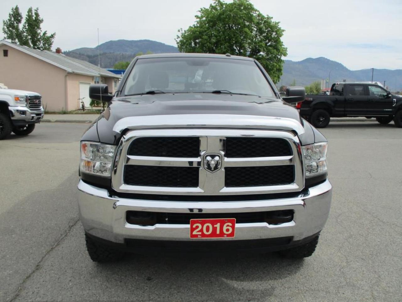 2016 RAM 2500 ST Crew Cab 4X4 Photo1