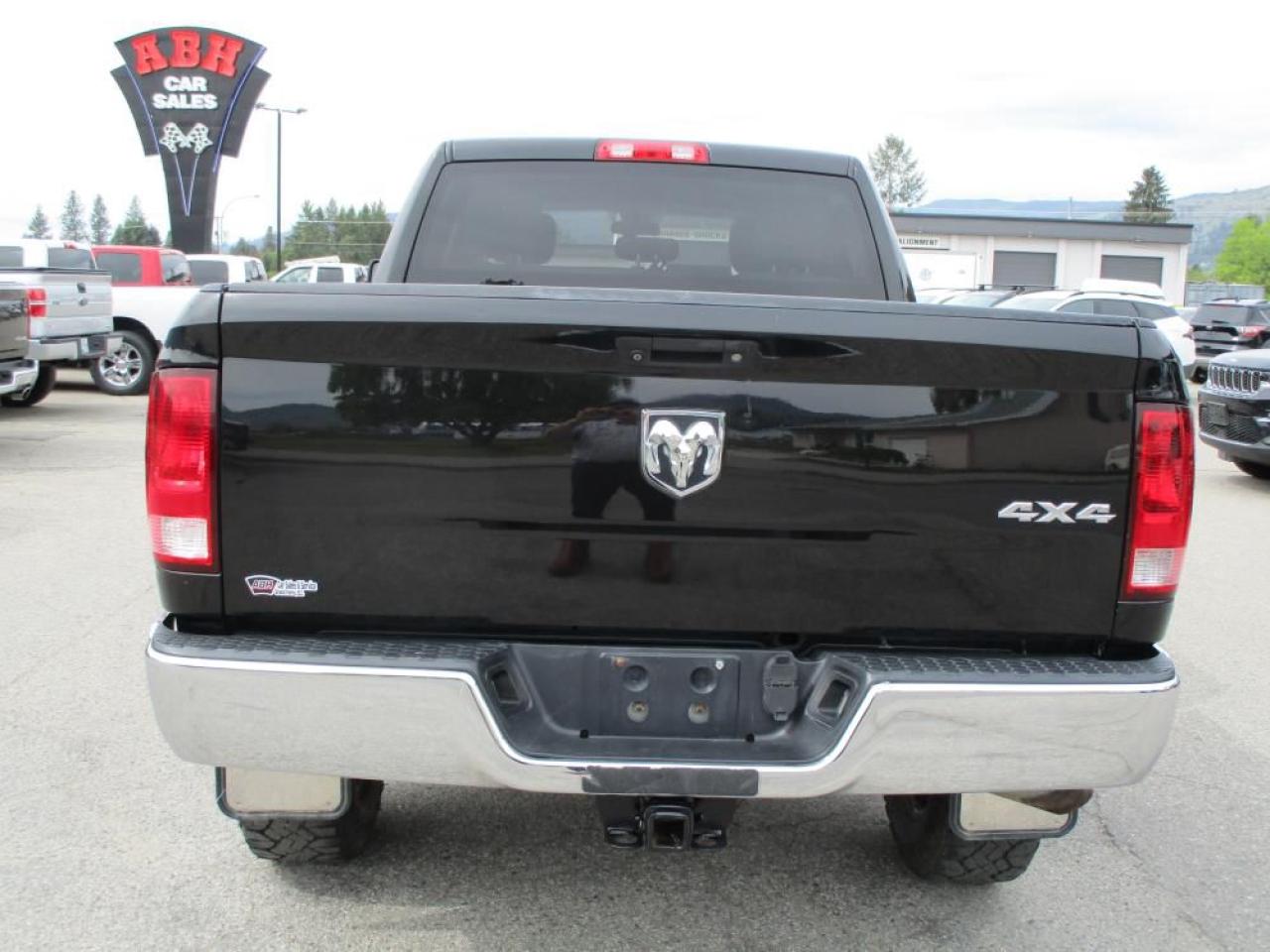 2016 RAM 2500 ST Crew Cab 4X4 Photo7