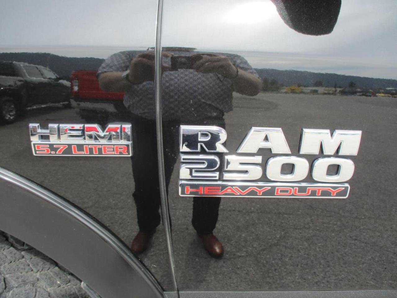 2016 RAM 2500 ST Crew Cab 4X4 Photo8