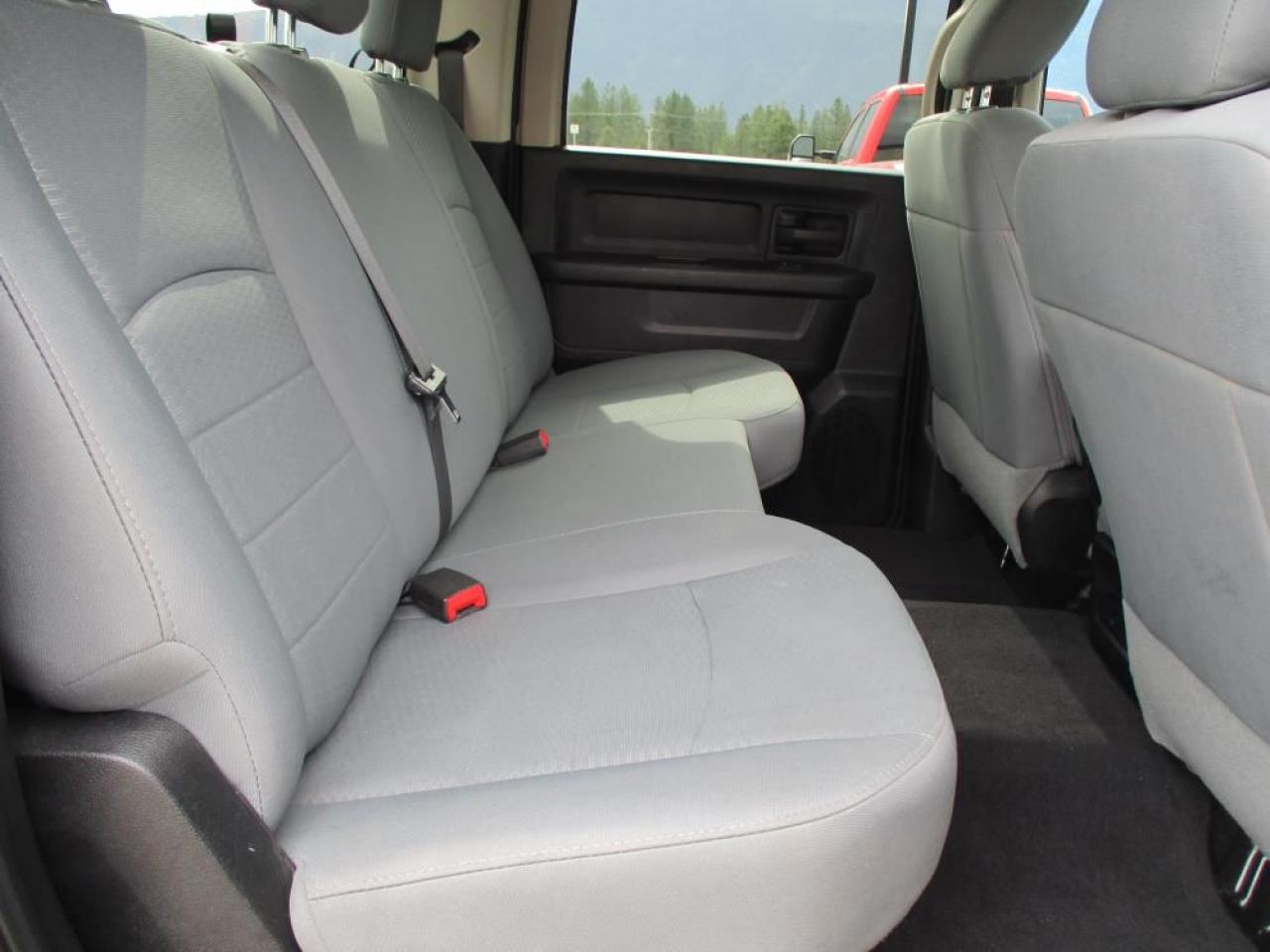 2016 RAM 2500 ST Crew Cab 4X4 Photo13
