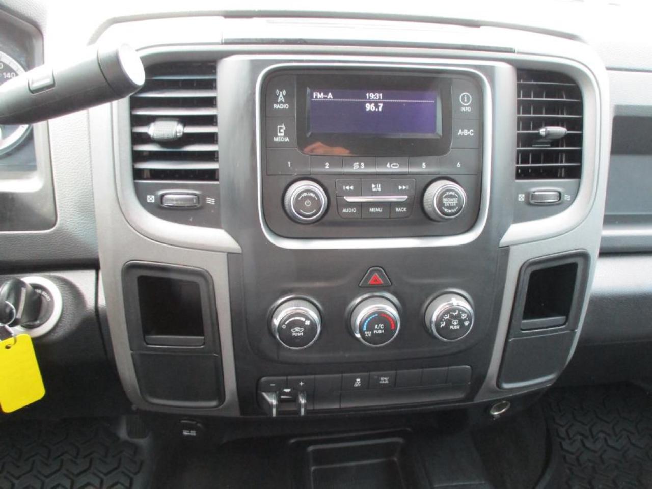 2016 RAM 2500 ST Crew Cab 4X4 Photo17