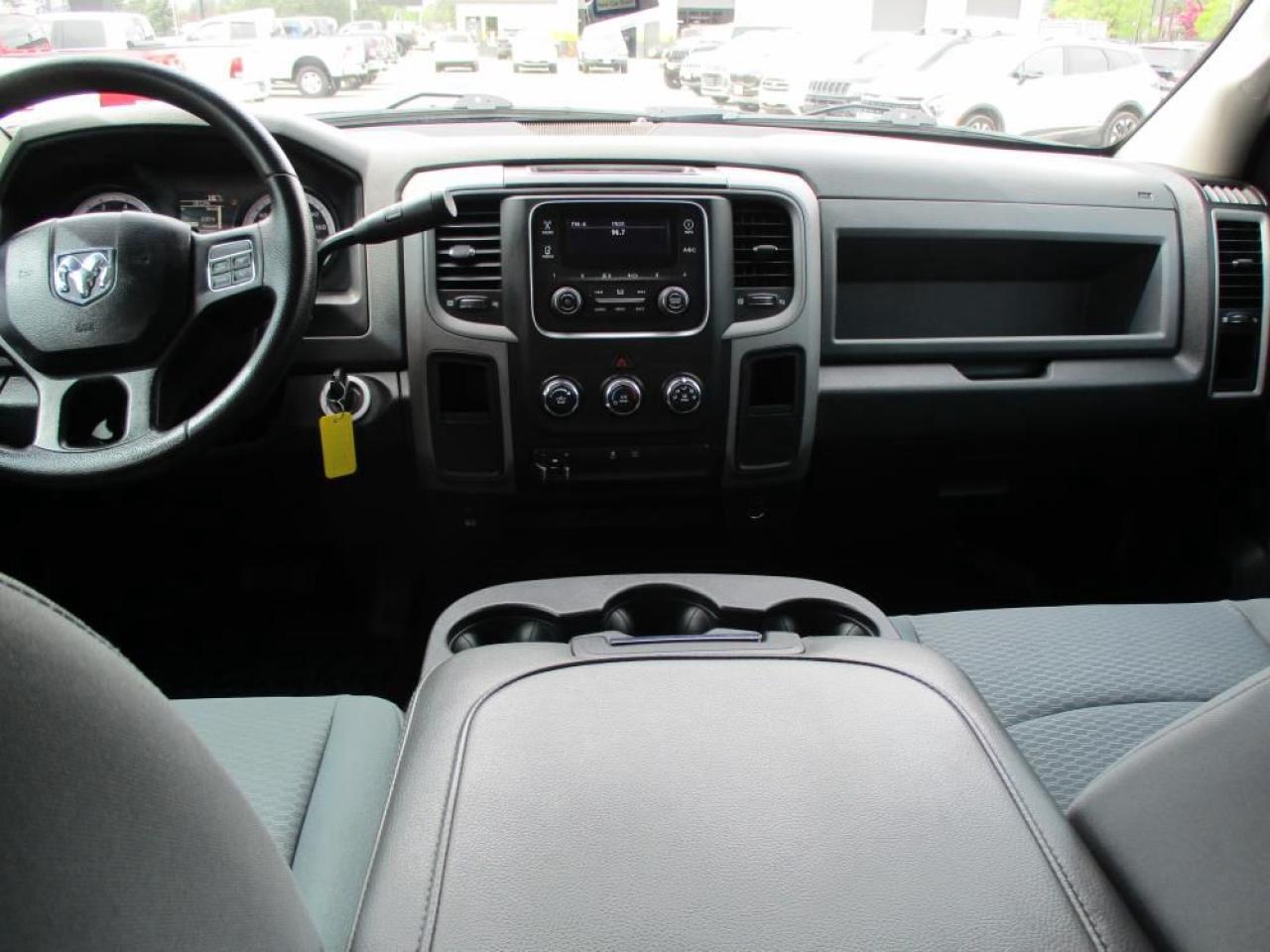 2016 RAM 2500 ST Crew Cab 4X4 Photo18