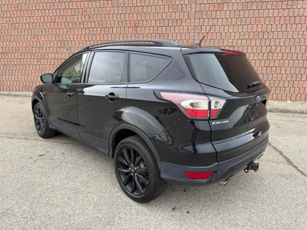 2017 Ford Escape TITANIUM | 4WD | CLEAN CARFAX | TWO-TONE SEATS | NAVI | PANO ROOF | BLUETOOTH | BACK-UP CAM | - Photo #4