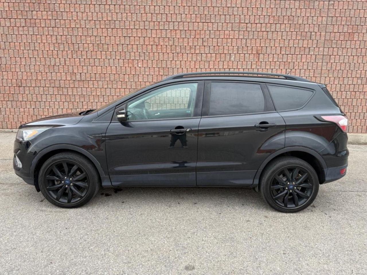 2017 Ford Escape TITANIUM | 4WD | CLEAN CARFAX | TWO-TONE SEATS | NAVI | PANO ROOF | BLUETOOTH | BACK-UP CAM | - Photo #3
