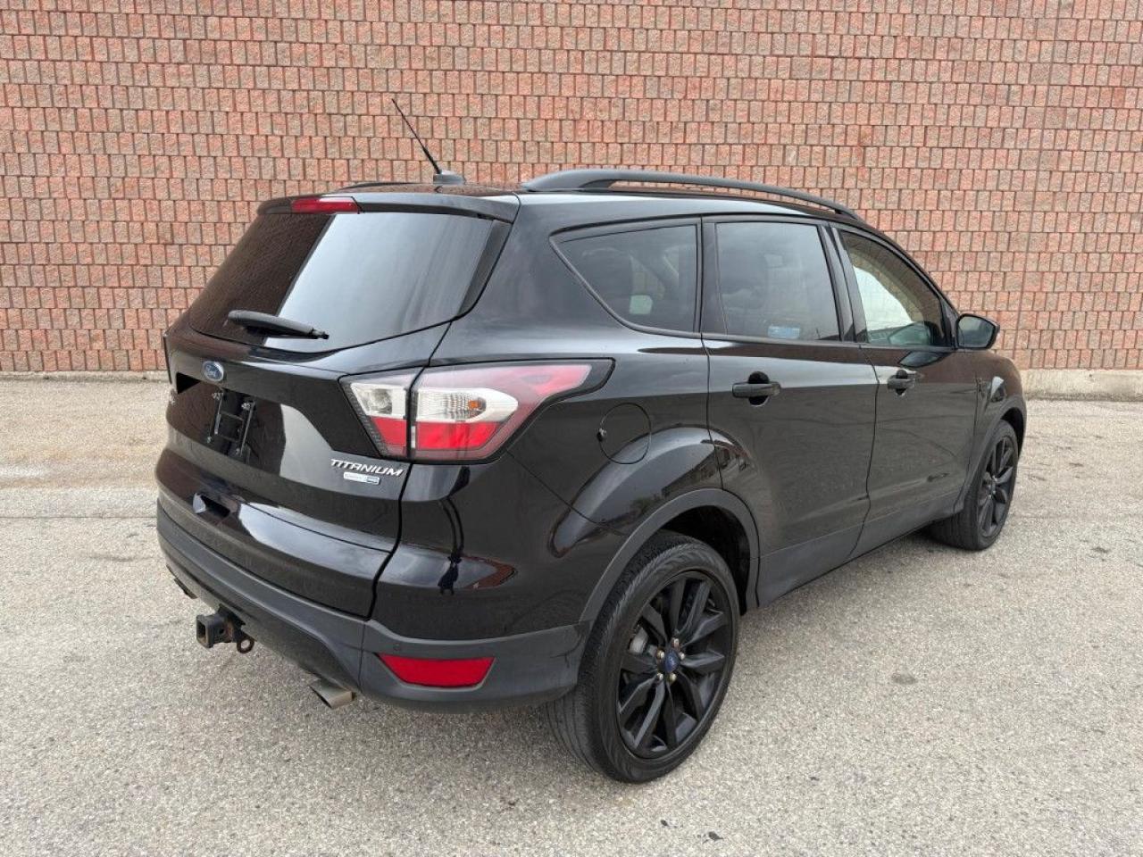 2017 Ford Escape TITANIUM | 4WD | CLEAN CARFAX | TWO-TONE SEATS | NAVI | PANO ROOF | BLUETOOTH | BACK-UP CAM | - Photo #6