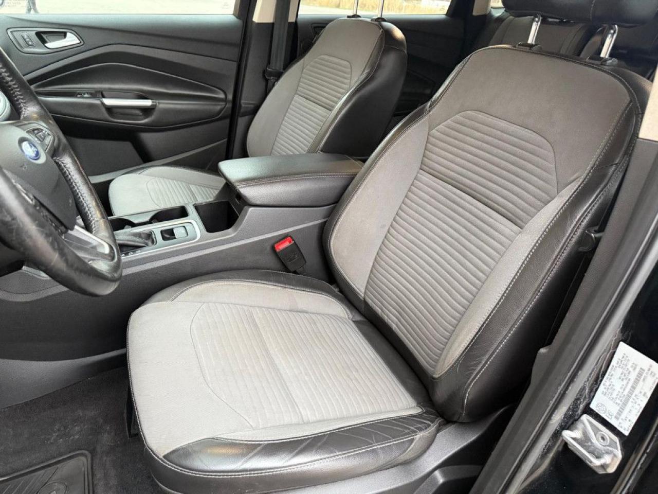2017 Ford Escape TITANIUM | 4WD | CLEAN CARFAX | TWO-TONE SEATS | NAVI | PANO ROOF | BLUETOOTH | BACK-UP CAM | - Photo #15