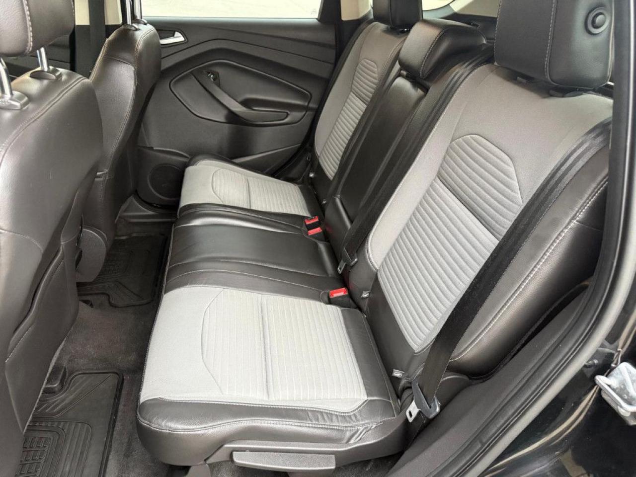 2017 Ford Escape TITANIUM | 4WD | CLEAN CARFAX | TWO-TONE SEATS | NAVI | PANO ROOF | BLUETOOTH | BACK-UP CAM | - Photo #16