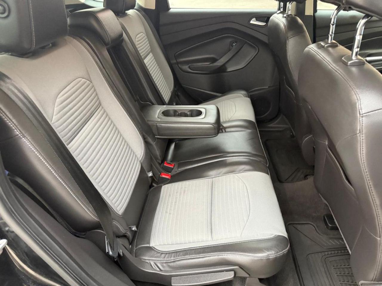 2017 Ford Escape TITANIUM | 4WD | CLEAN CARFAX | TWO-TONE SEATS | NAVI | PANO ROOF | BLUETOOTH | BACK-UP CAM | - Photo #18