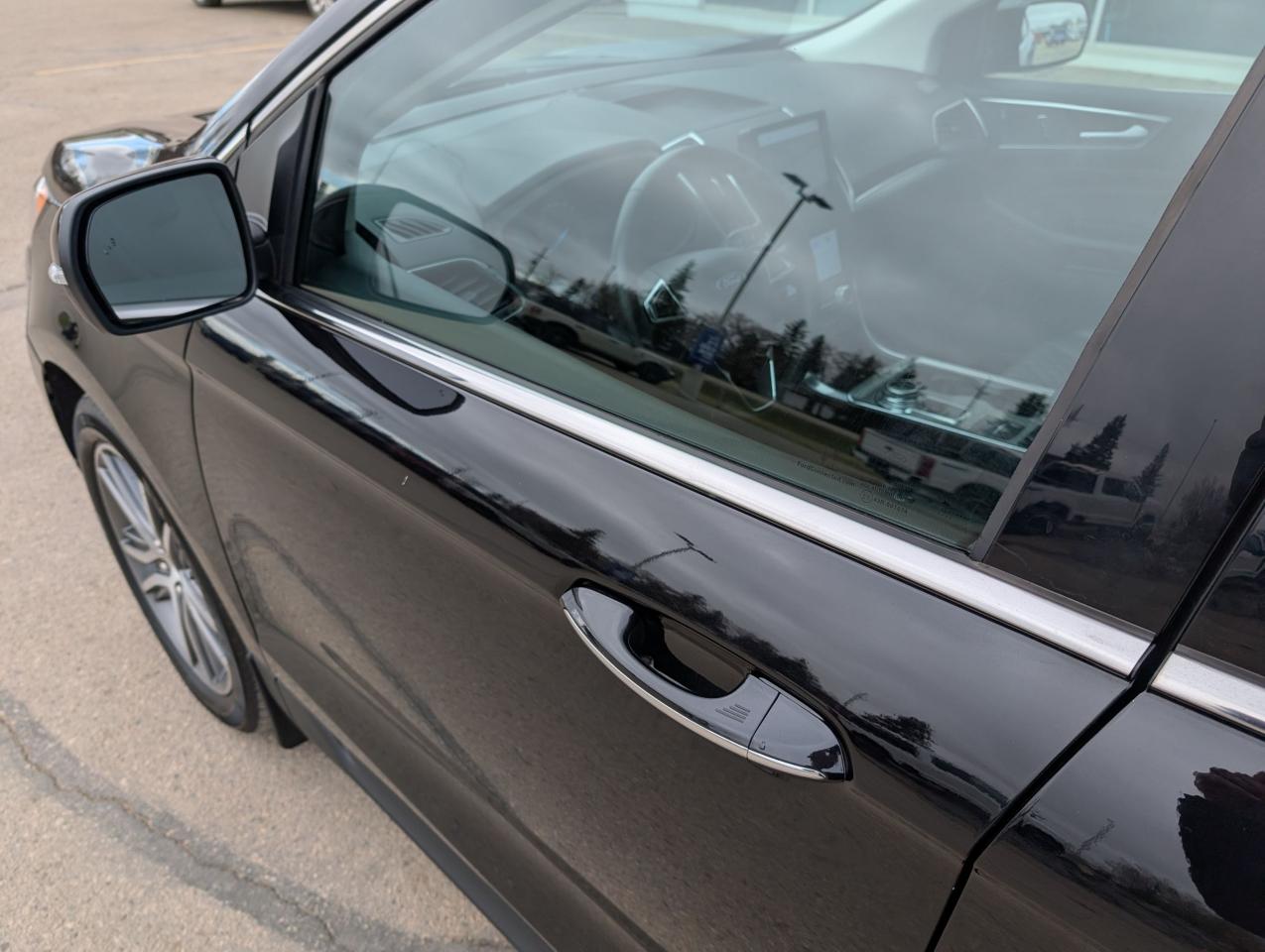 2024 Ford Edge Titanium Photo5