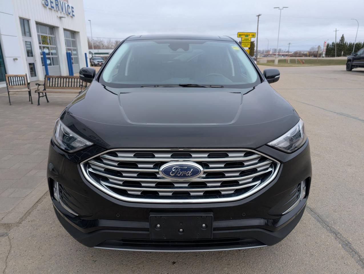 2024 Ford Edge Titanium Photo2