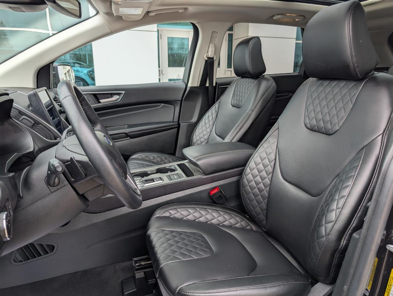2024 Ford Edge Titanium Photo5